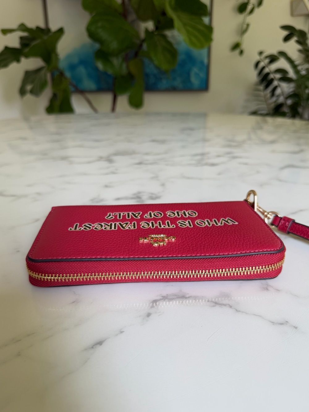 NWT Disney X Coach Long Zip Around Wallet w/Who Is The Fairest One Of All Motif - Picture 5 of 14